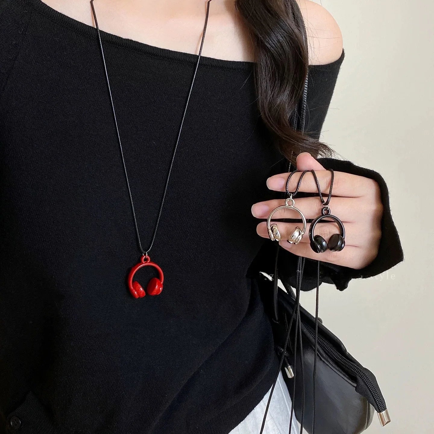 Creative Mini Fashion Earphones Pendant Necklace Women Neck Sweater Chain High Sense Accessories Jewelry for Women Gift