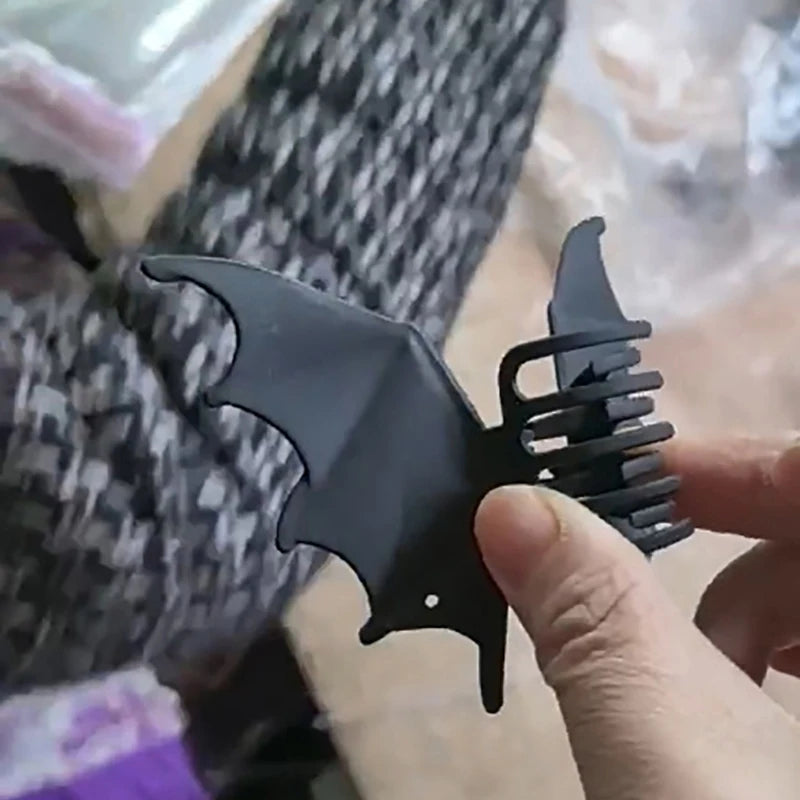 1 Piece Halloween Hair Accessories Metal Bat Hair Clips Black Color Cute Fashion Shark Clip For Women Girl Headwear Gifts