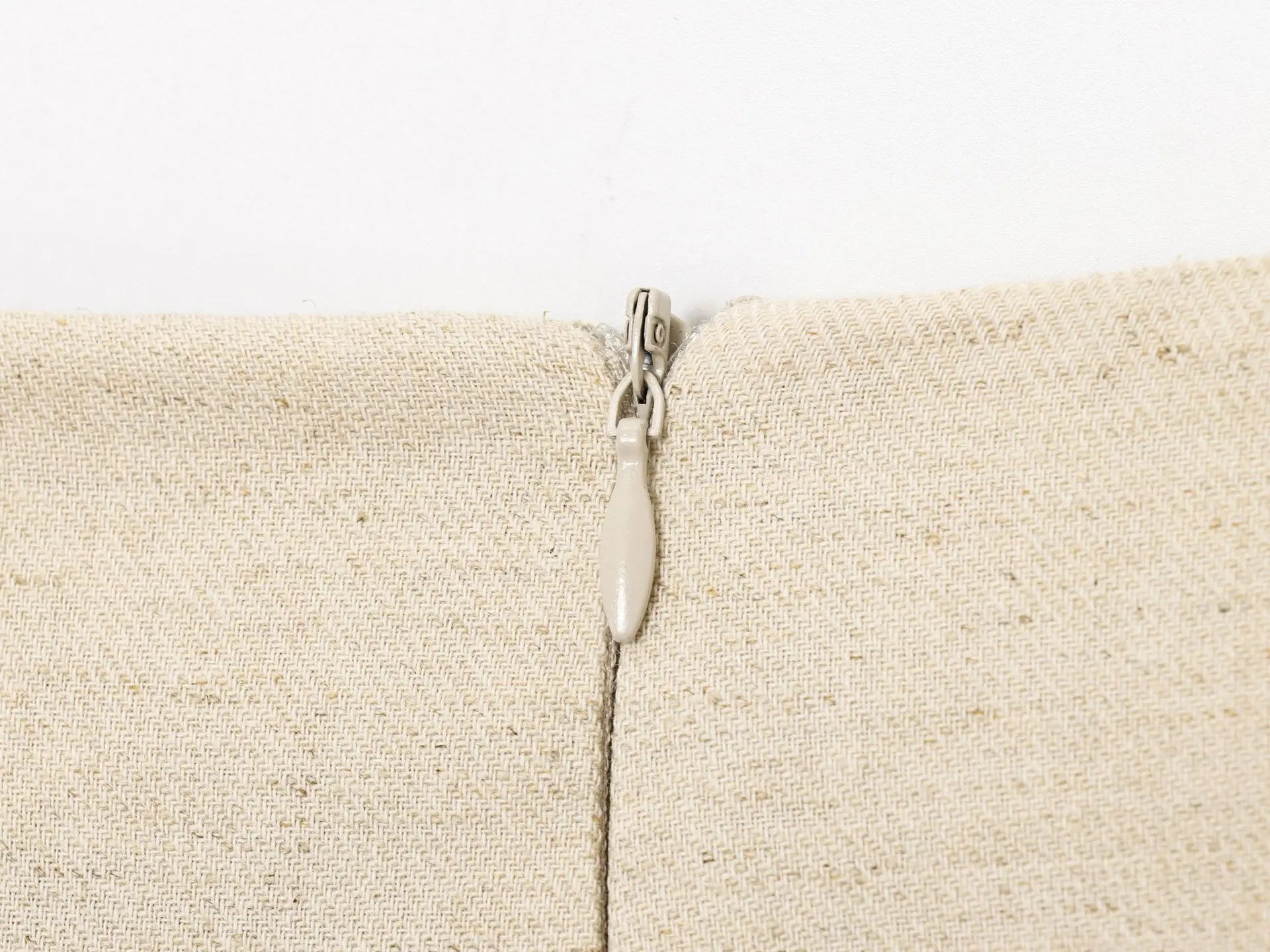 2025 New Women's Suit Summer Suit Casual Simple Multifunctional Pleated Lapel Sleeveless Short Top Paired with Buckle Slit Skirt