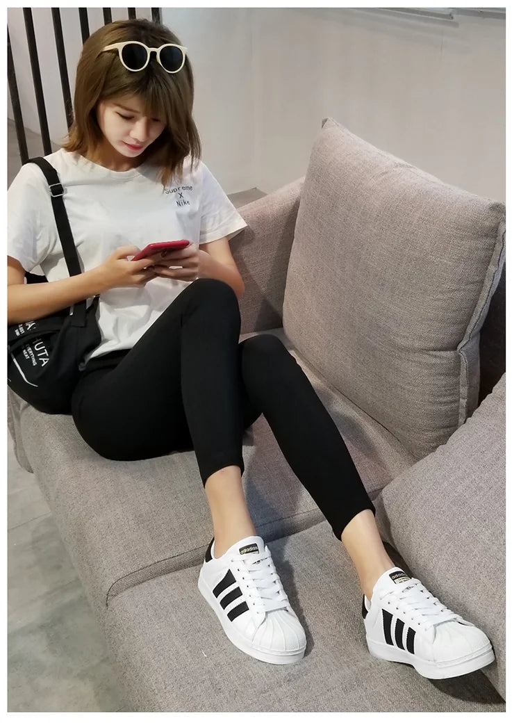 Couple Boardshoes Simple Basics Versatile Comfy Casual Light Walking Shoes New Hot Selling Men Women Student Little White Shoes