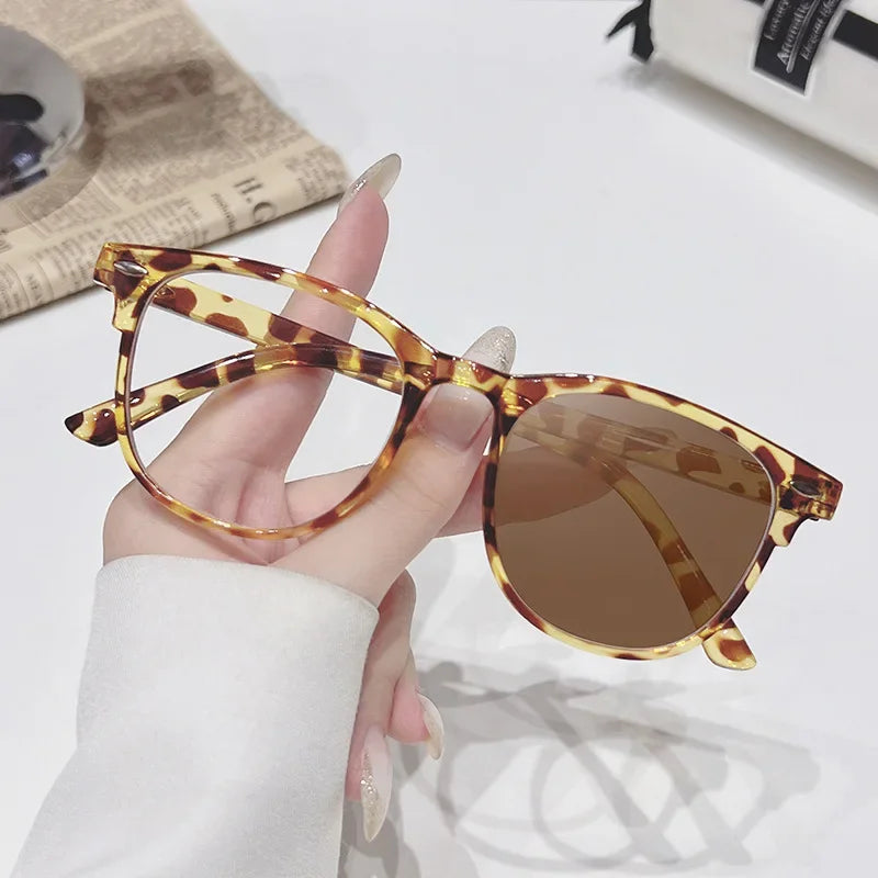 2025 Brand New Sunglasses for Men Women Photochromic Lenses Korean Style Trendy Eyewear Summer Outdoor Beach Sun Glasses