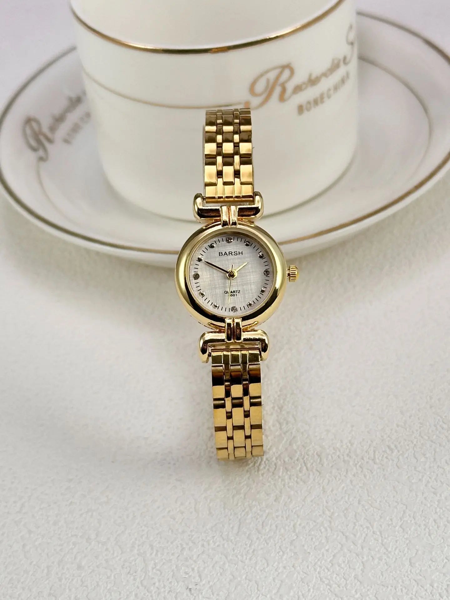 Women's Watches Fashionable and High-end Gold Steel Strip Small Dial Quartz Watch Simple Elegant Style Ladies' Watches