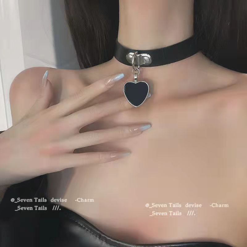 Women Sexy Erotic PU Leather Traction Rope Metal Link Chain Heart Pendant Punk Collar Choker Necklace Costume Props Accessories