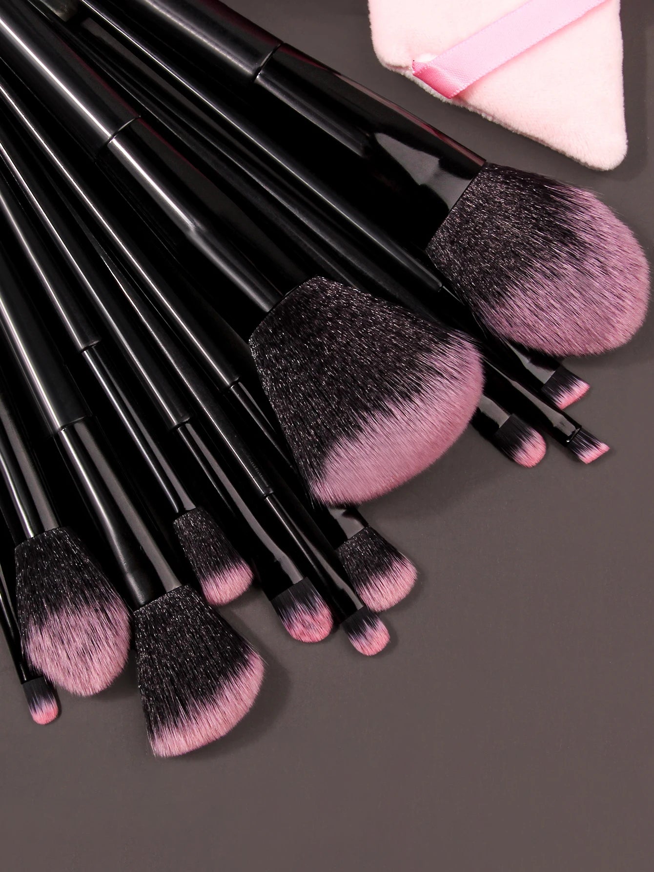 High-end makeup tools: 12 soft-bristled makeup brushes, 2 water-drop sponge eggs, and 2 double-sided triangular powder puffs