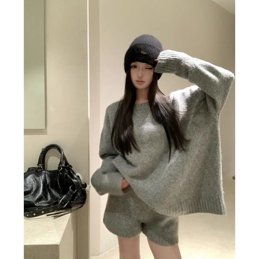 Korean Women's Suit in Autumn and Winter Loose Round Neck Long Sleeve Sweater Jacket Shorts Two-piece Suit