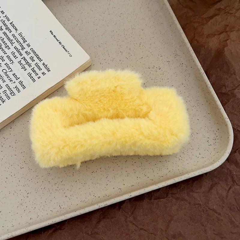 Winter Plush Hair Claw Elegant Acrylic Hairpins Faux Fur Hair Clip Barrette Crab Headwear for Women Girls Hair Accessories