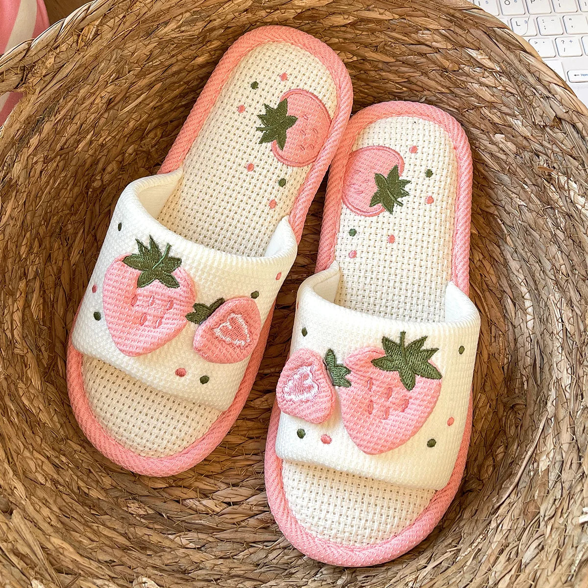 Winter Home Slippers for Couples Warm Plush Neutral Cartoon Cow Indoor Anti Slip Comfortable Cotton Slippers for Men and Women