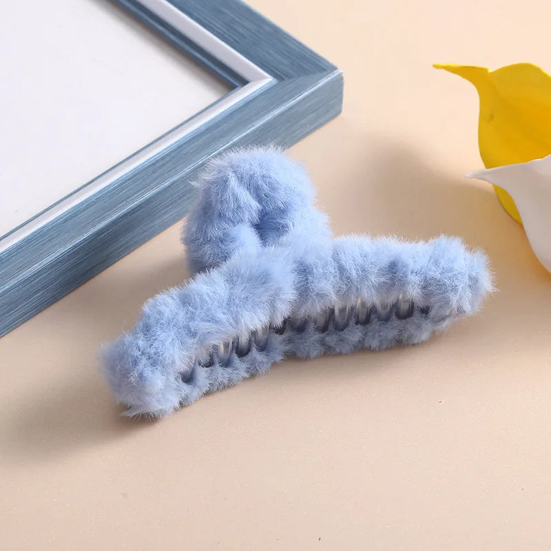 Winter Plush Hair Claw Elegant Acrylic Hairpins Faux Fur Hair Clip Barrette Crab Headwear for Women Girls Hair Accessories