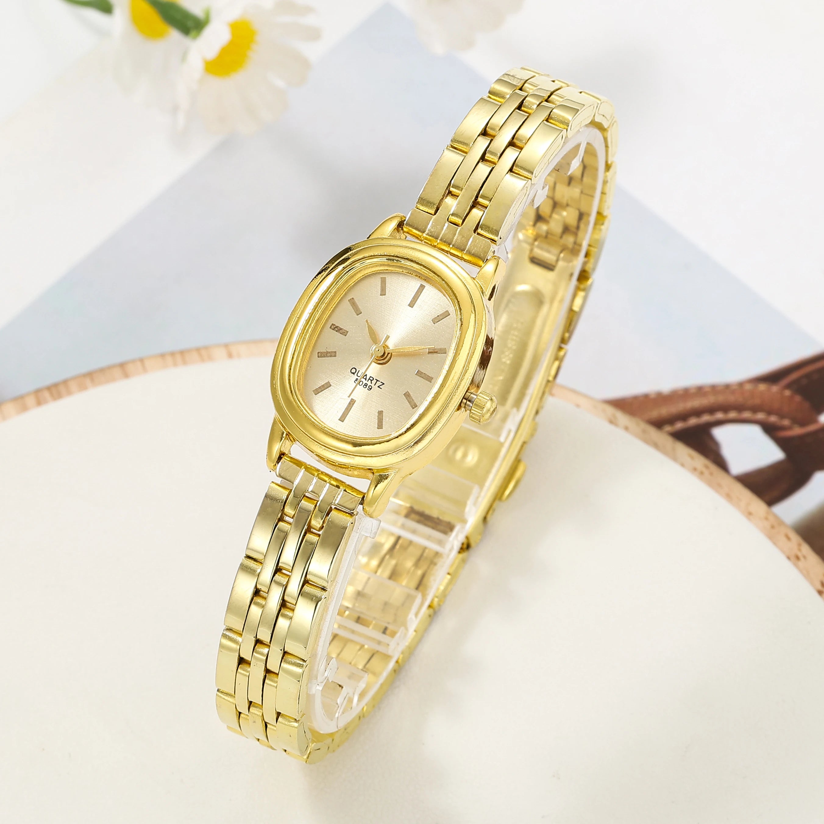 New Women's Watch, Trendy and Fashionable, Oval Steel Band Women's Watch, Simple and Versatile, Small Dial, Elegant Watch