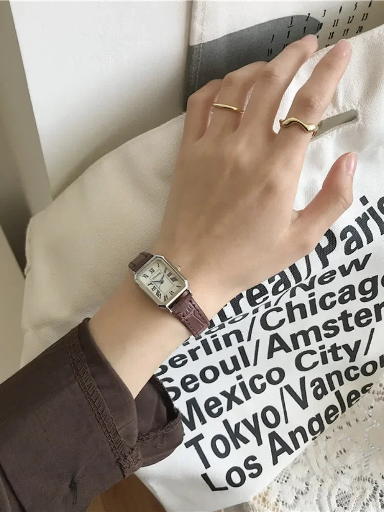 Women Watches Vintage Small Dial Watch Sweet Leather Strap Casual Women's Watches Bracelet Quartz Ladies Watch Women Clock Wrist