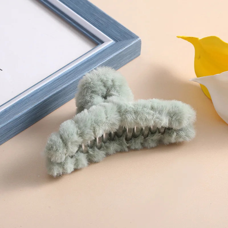 Winter Plush Hair Claw Elegant Acrylic Hairpins Faux Fur Hair Clip Barrette Crab Headwear for Women Girls Hair Accessories