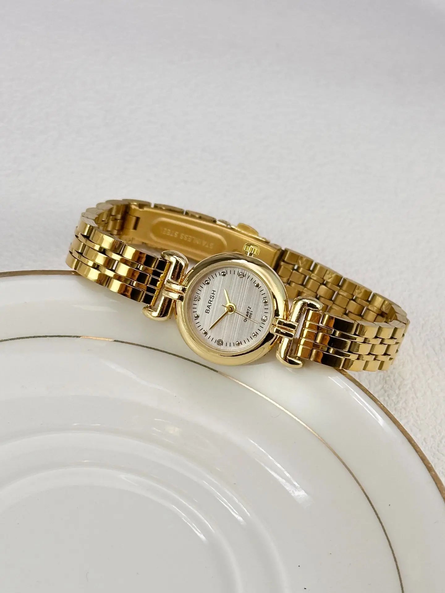 Women's Watches Fashionable and High-end Gold Steel Strip Small Dial Quartz Watch Simple Elegant Style Ladies' Watches