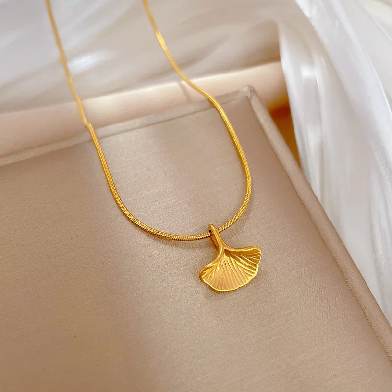 Women Jewelry Accessories Gingko Leaf Charm Pendant Necklace Ginkgo Biloba Leaf Pendant Choker Necklace Collars Sweater Chain