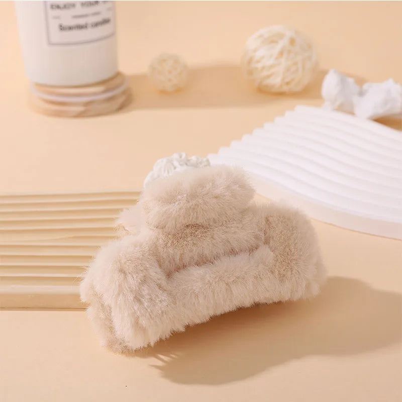 Winter Plush Square Hair Claw for Women Korean Elegant Acrylic Hairpins Faux Fur Hair Clip Pink Barrette Crab Hair Accessories