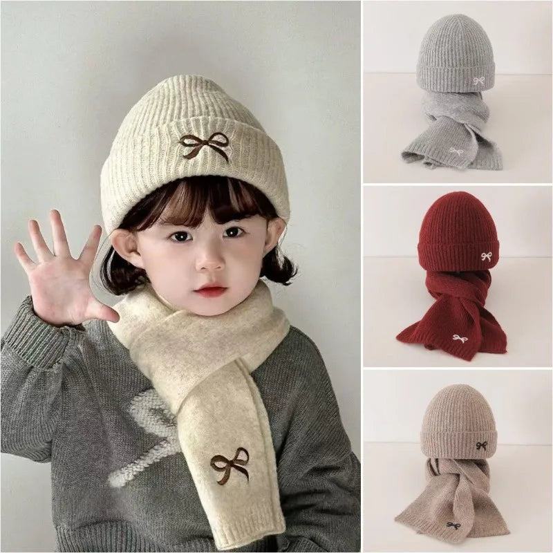 Winter children's hat and scarf two-piece set, windproof and warm, stylish knitted wool hat for boys and girls..