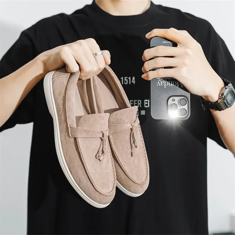 New Men's Shoes Suede Loafers Fashionable British Men's Casual Shoes Moccasins Outdoor Driving Shoes Handmade Slip Flat Shoes