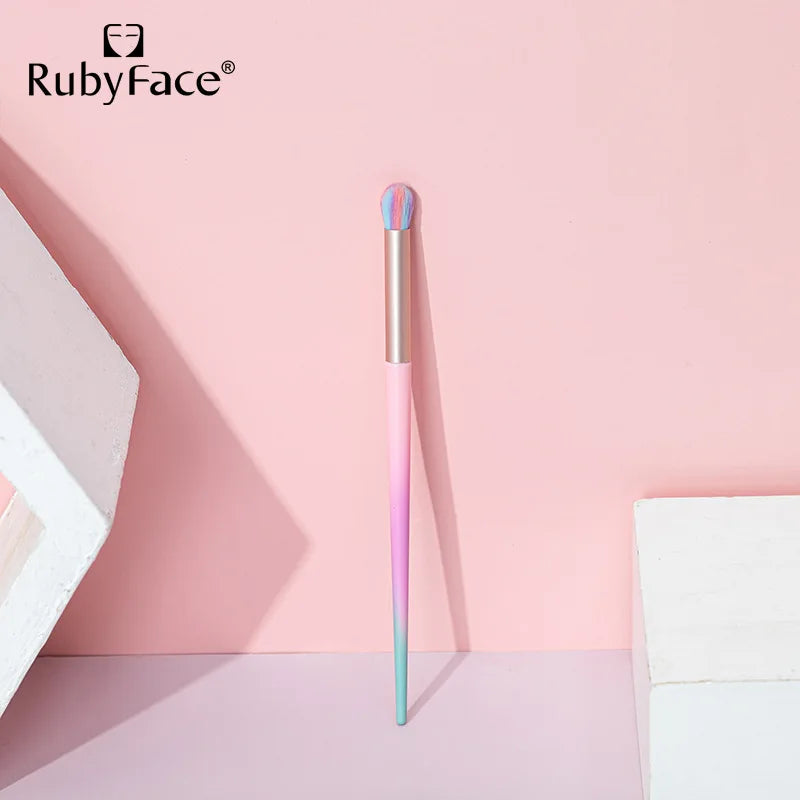 Beauty Colorful Tricolor Makeup Brush for Cosmetics Foundation Blush Powder Eyeshadow Makeup Brush Tool Soft Makeup Brushes