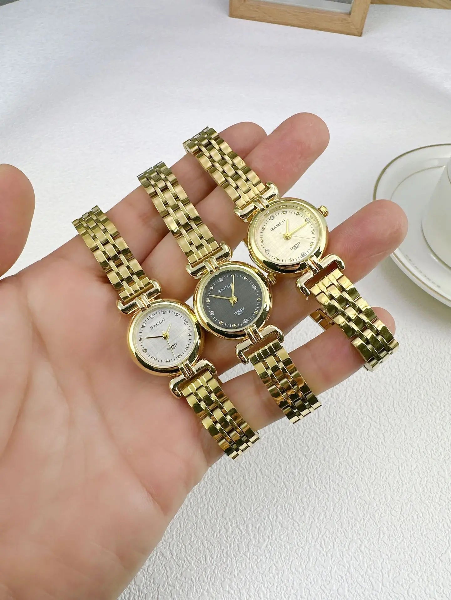 Women's Watches Fashionable and High-end Gold Steel Strip Small Dial Quartz Watch Simple Elegant Style Ladies' Watches