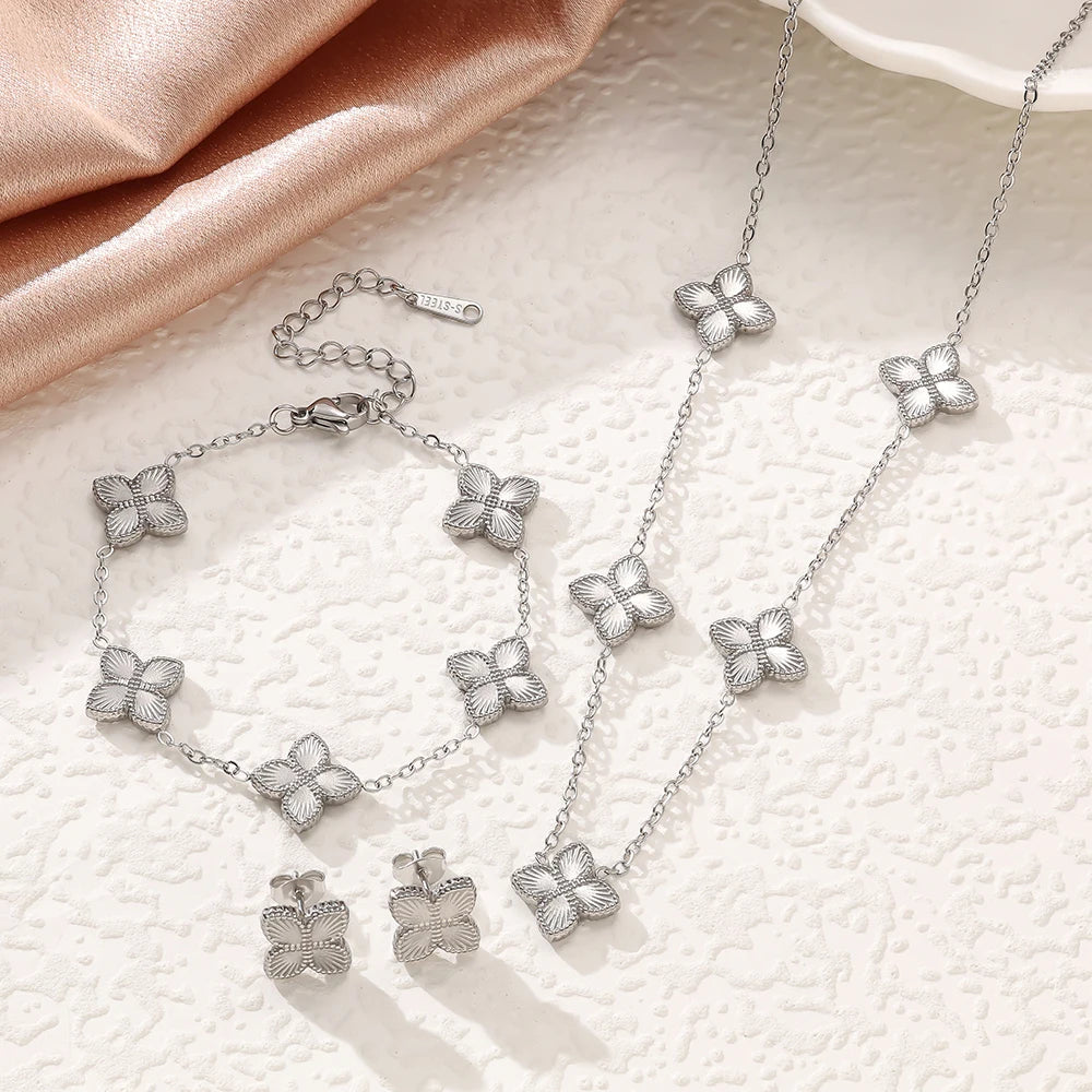 Stainless steel necklace, bracelet, earrings, exquisite clover jewelry, women's fashionable and versatile jewelry set