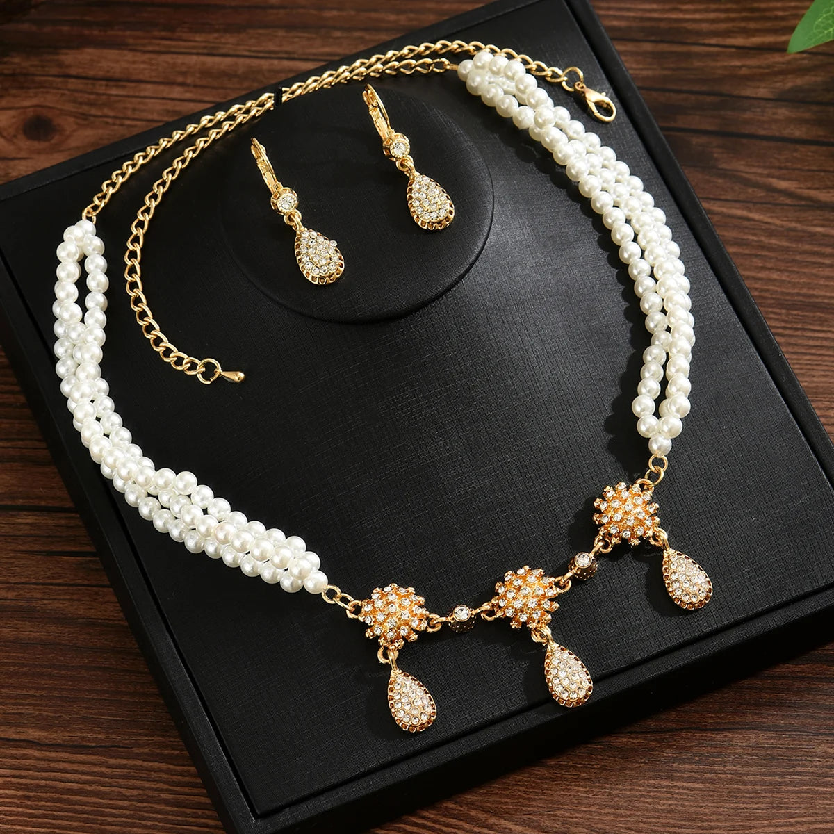 Stylish And Elegant Beaded Design With Exquisite Craftsmanship Pendant Necklace With Head Chain Wedding Set Jewelry