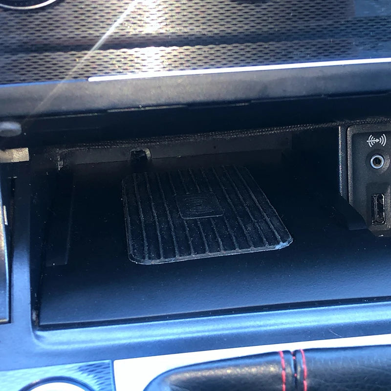 15W car wireless charger center console phone charger fast charger charging plate pad charging holder for Volkswagen Golf 7 MK7