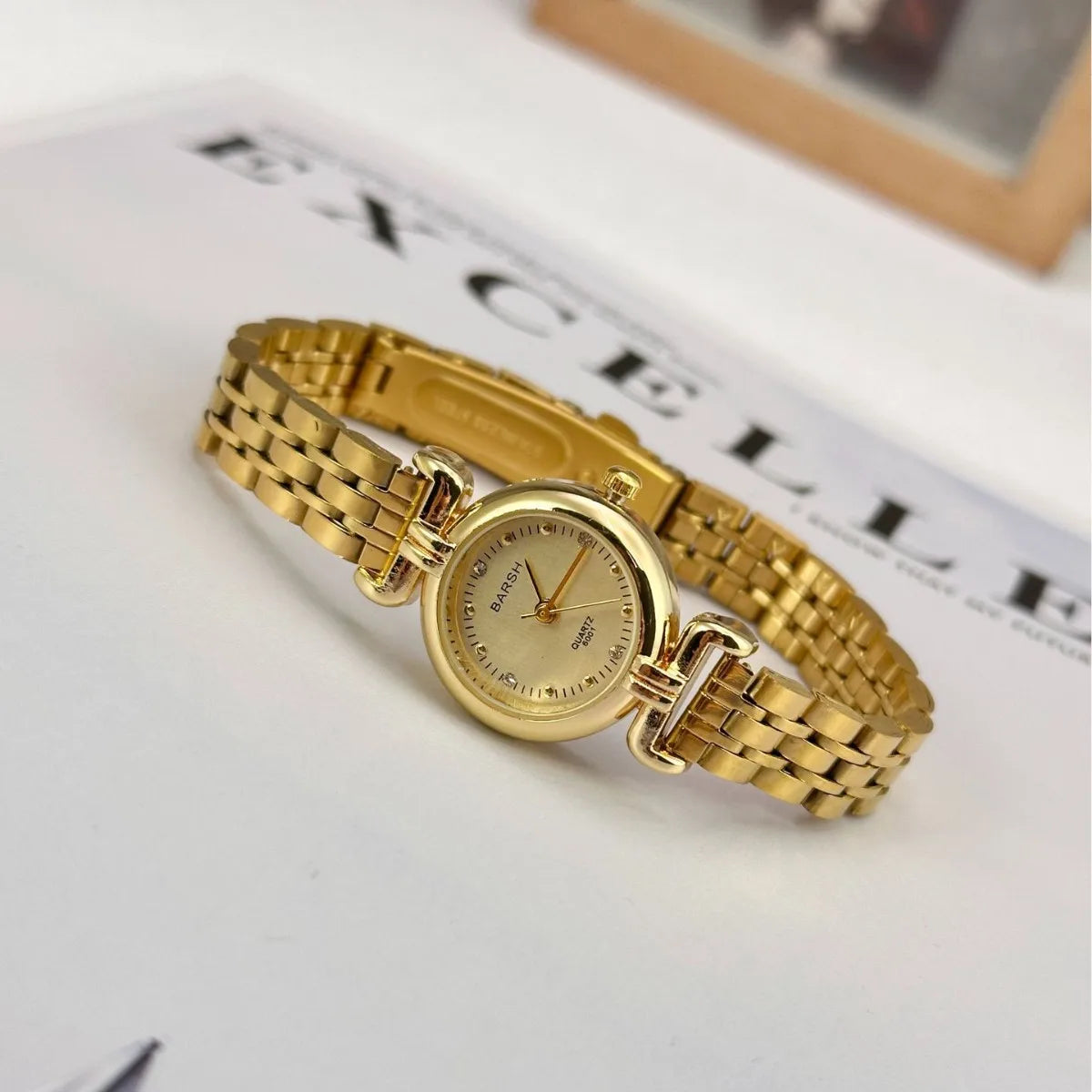 Women's Watches Fashionable and High-end Gold Steel Strip Small Dial Quartz Watch Simple Elegant Style Ladies' Watches