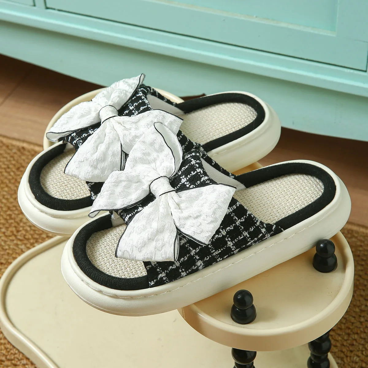 Winter Home Slippers for Couples Warm Plush Neutral Cartoon Cow Indoor Anti Slip Comfortable Cotton Slippers for Men and Women