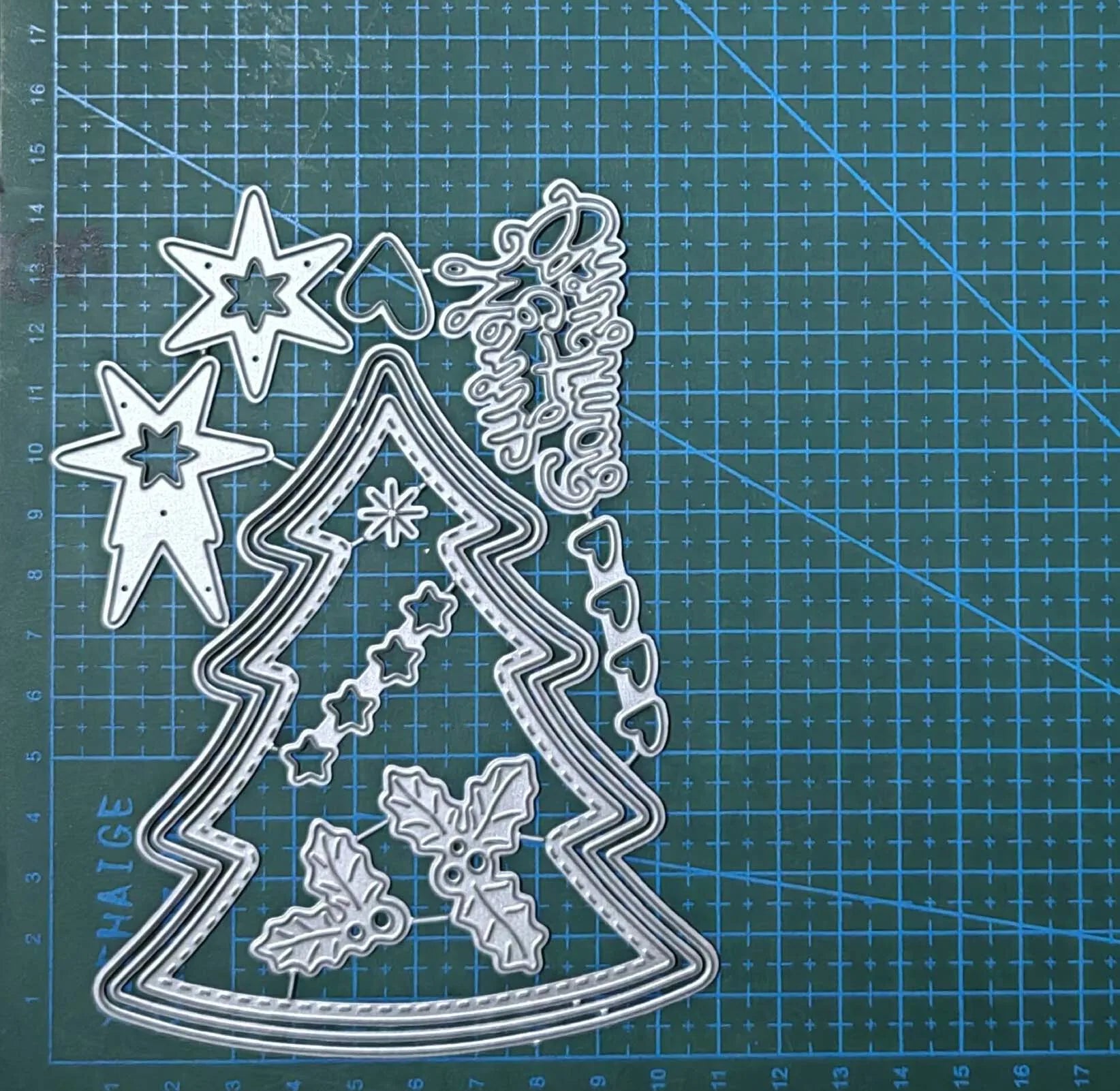Christmas Tree  Metal Cutting Dies Stencil For DIY Scrapbooking Embossing Paper Cards Album Making Decorative Craft Cut Template