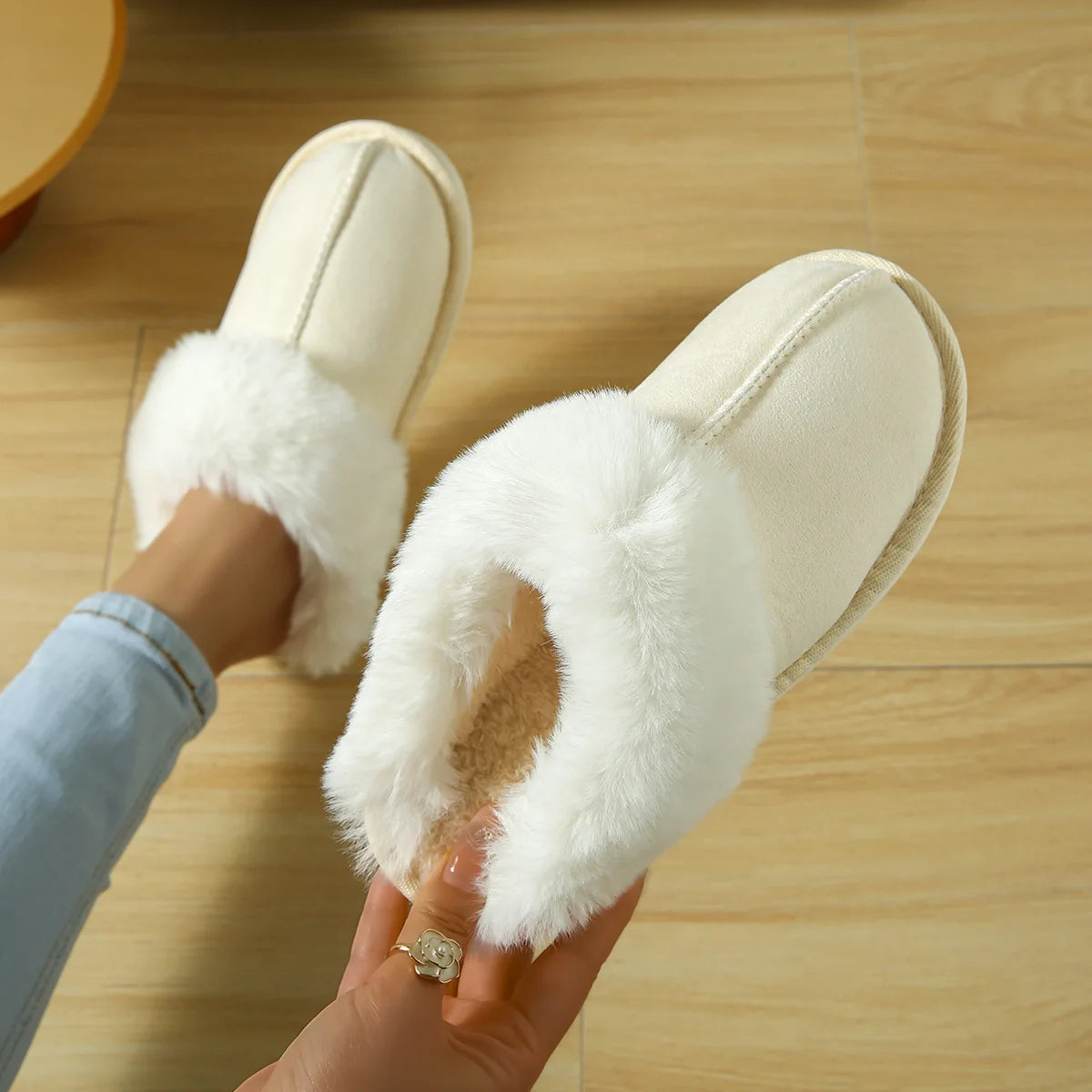 Winter Home Slippers for Couples Warm Plush Neutral Cartoon Cow Indoor Anti Slip Comfortable Cotton Slippers for Men and Women