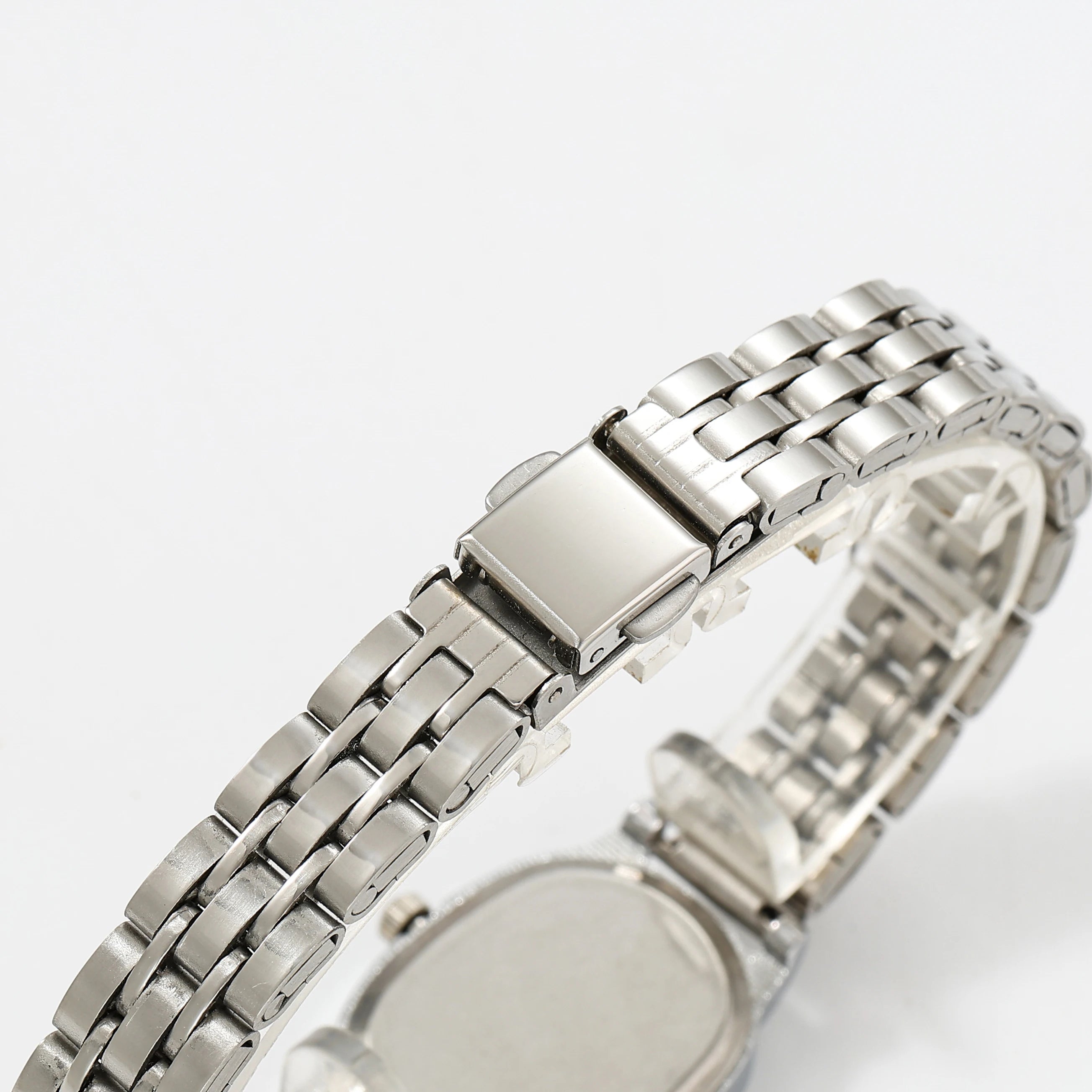 New Women's Watch, Trendy and Fashionable, Oval Steel Band Women's Watch, Simple and Versatile, Small Dial, Elegant Watch