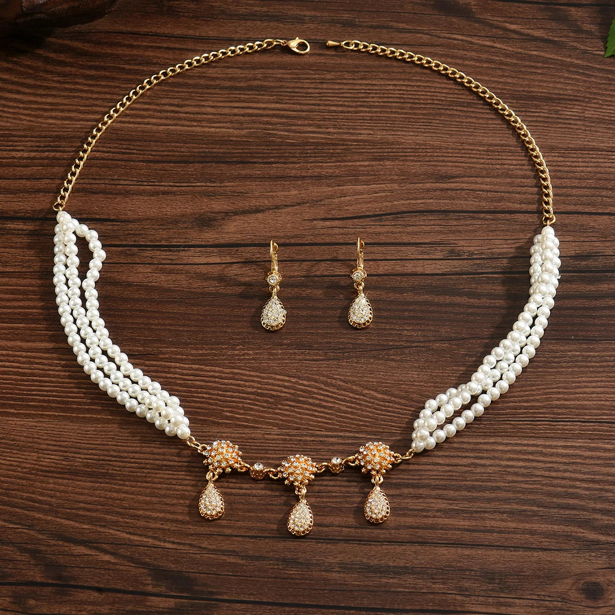 Stylish And Elegant Beaded Design With Exquisite Craftsmanship Pendant Necklace With Head Chain Wedding Set Jewelry