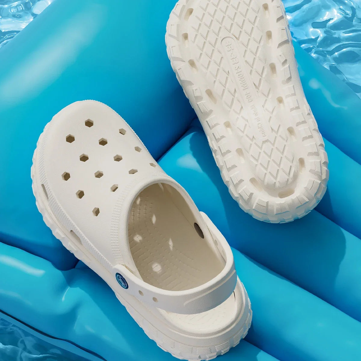 Women and Men's Hole Shoes Summer Non-Slip Outdoor Sandals Closed Toe Shit Feeling Beach Slippers Thick Bottom Soft Bottom