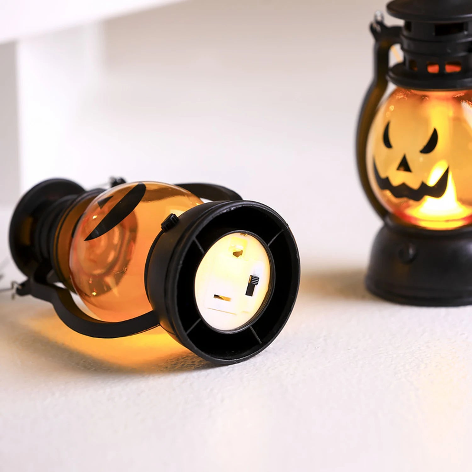 Halloween Oil Lamp，LED Electronic Wax Candle Light，Handheld Lantern，Party Atmosphere Props，Luminous Ornaments