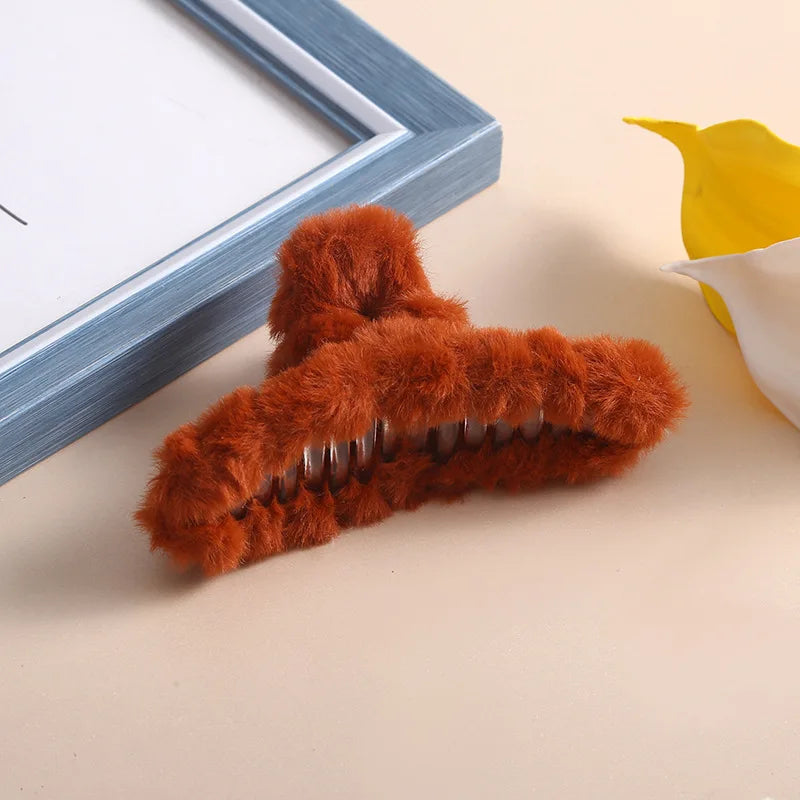 Winter Plush Hair Claw Elegant Acrylic Hairpins Faux Fur Hair Clip Barrette Crab Headwear for Women Girls Hair Accessories