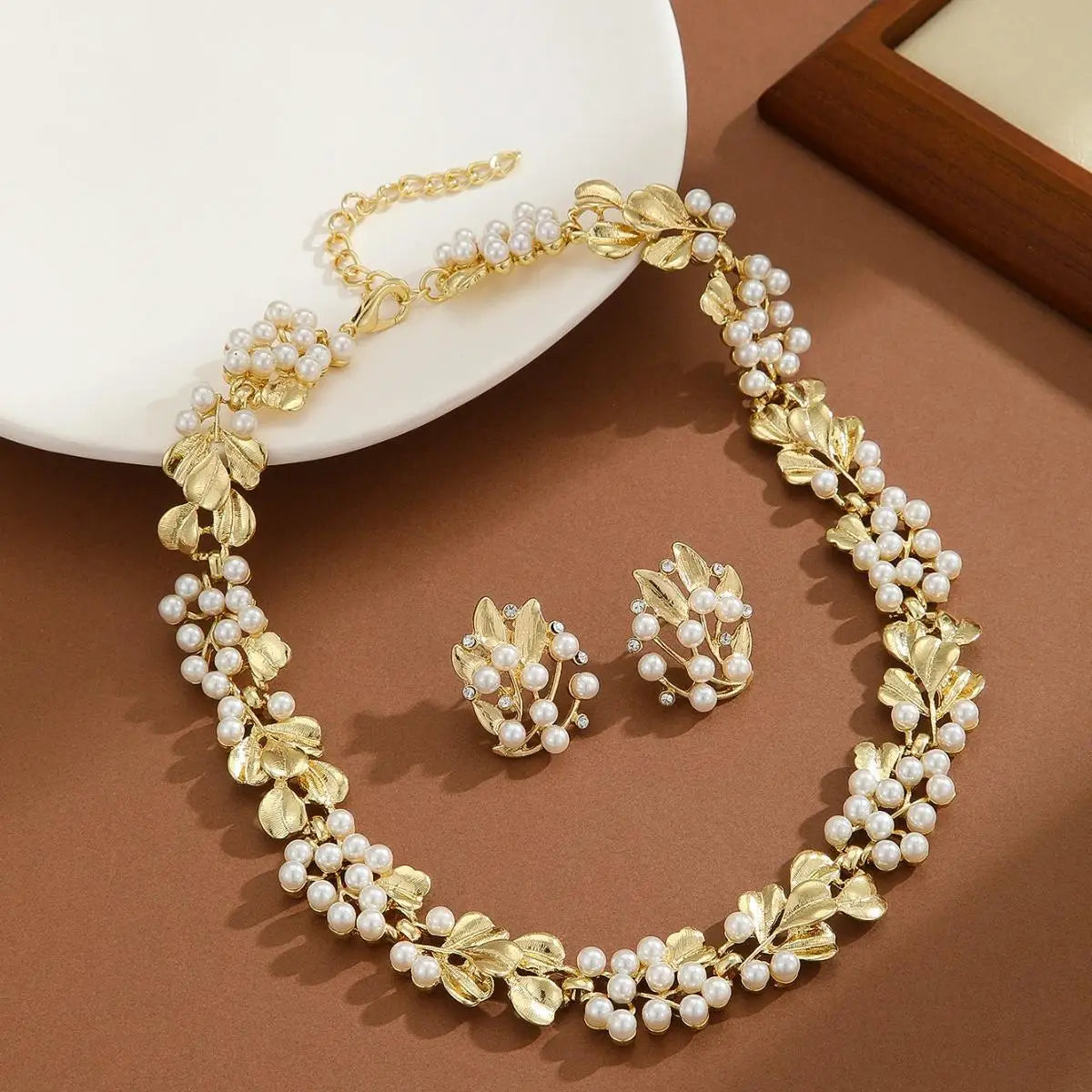 3 pieces of women's fashion jewelry set, pearl necklace, earring set, versatile jewelry, bride's wedding party jewelry