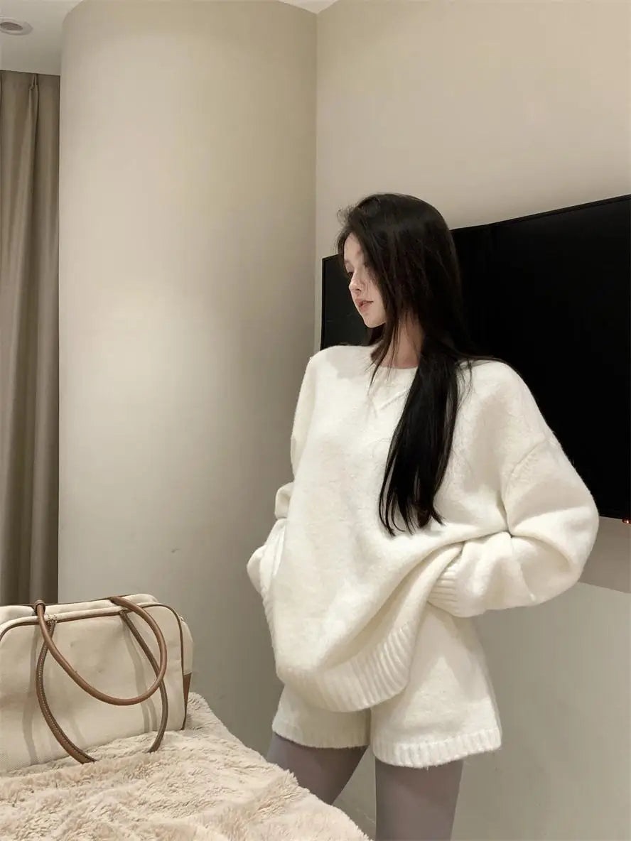 Korean Women's Suit in Autumn and Winter Loose Round Neck Long Sleeve Sweater Jacket Shorts Two-piece Suit