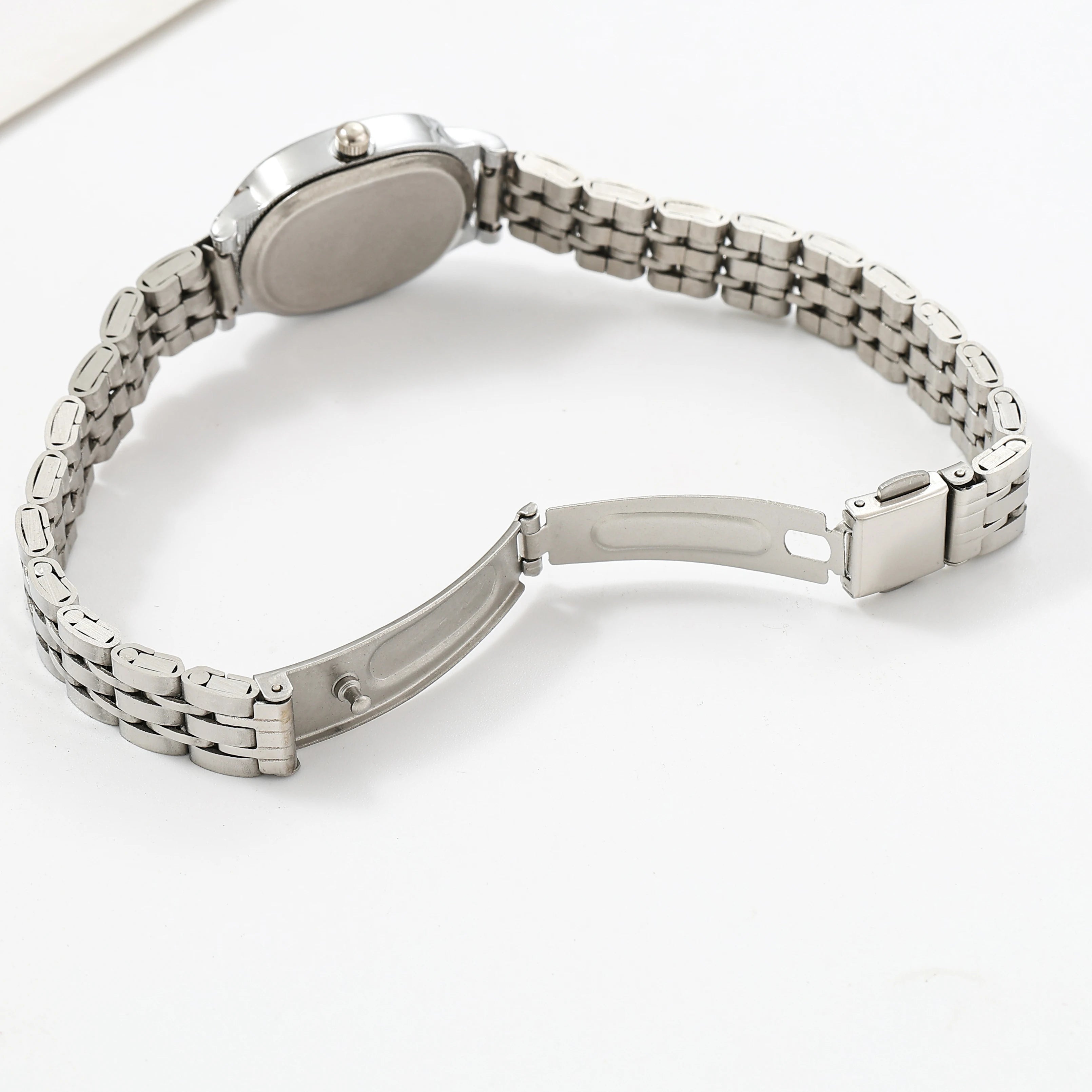 New Women's Watch, Trendy and Fashionable, Oval Steel Band Women's Watch, Simple and Versatile, Small Dial, Elegant Watch