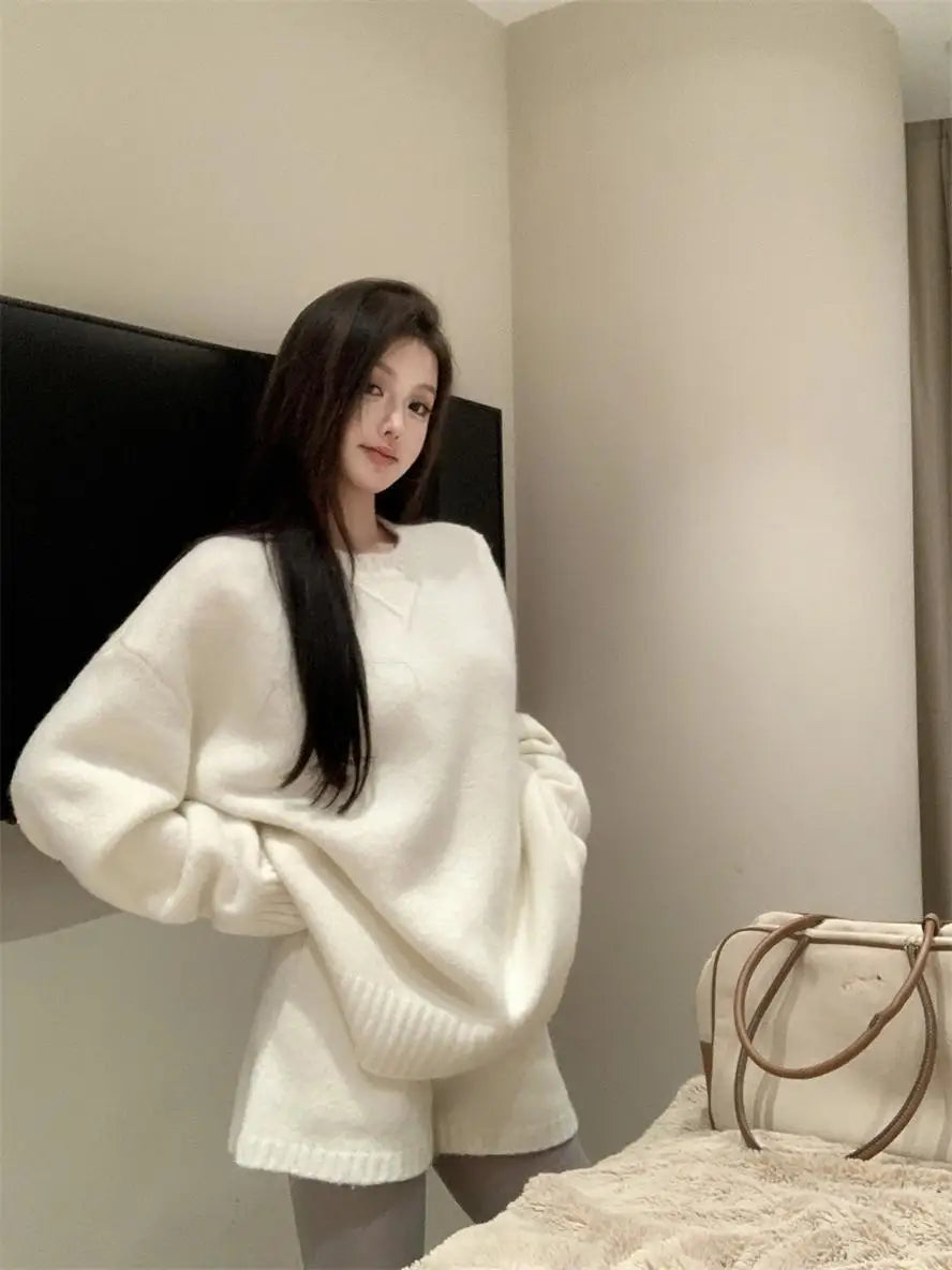 Korean Women's Suit in Autumn and Winter Loose Round Neck Long Sleeve Sweater Jacket Shorts Two-piece Suit