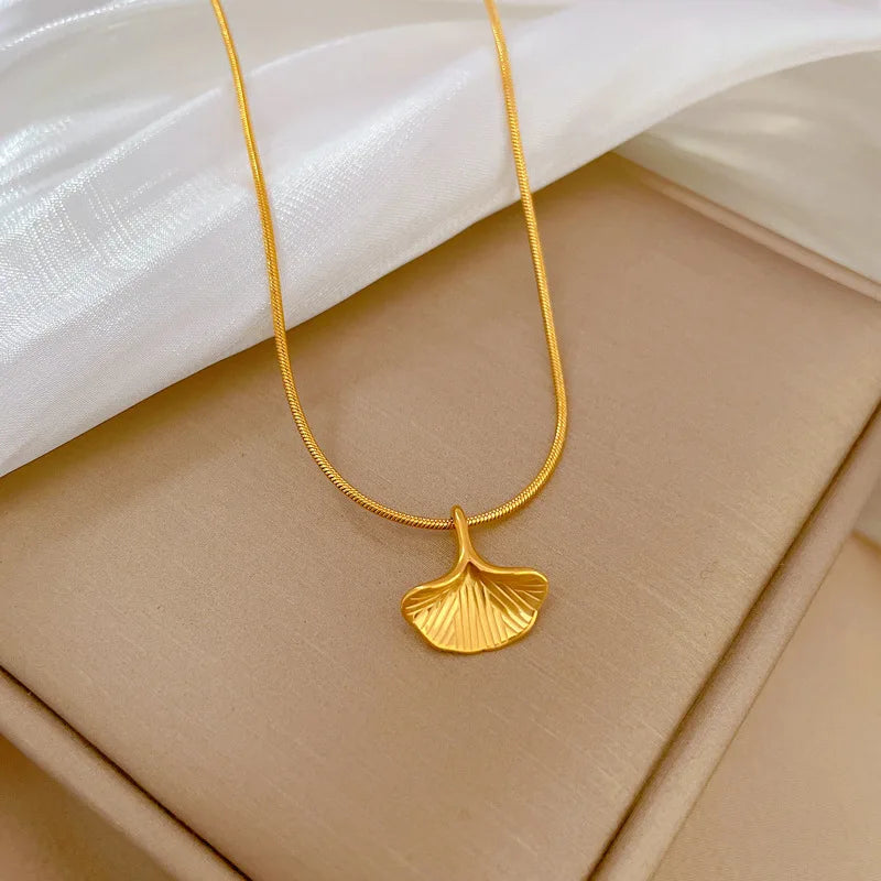 Women Jewelry Accessories Gingko Leaf Charm Pendant Necklace Ginkgo Biloba Leaf Pendant Choker Necklace Collars Sweater Chain