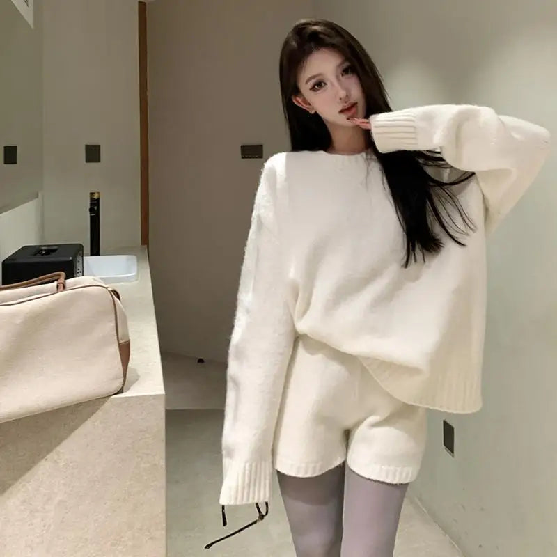 Korean Women's Suit in Autumn and Winter Loose Round Neck Long Sleeve Sweater Jacket Shorts Two-piece Suit
