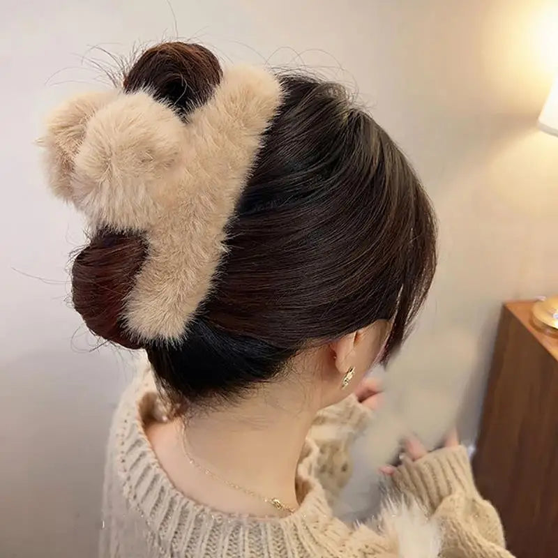 Winter Faux Fur Hair Claw For Women Girls Acrylic Crab Barrette Hairpin Furry Headwear Hair Claw Clip Fashion Hair Accessories