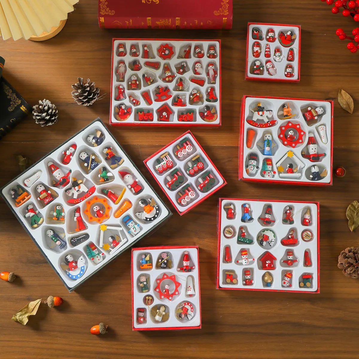 Christmas Tree Decoration,Set of Wooden Hanging Ornaments,Small Pendant,Gift Box,Window Props Ornaments,Christmas Decorations