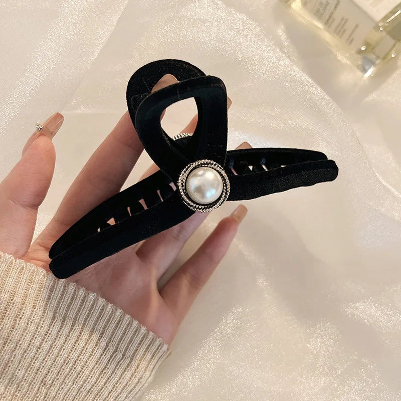 Women Hair Accessories Korean Fashion Large Black Pearl Camellia Heart Hair Claw Elegant Updo Headwear for Girls Shark Hair Pins