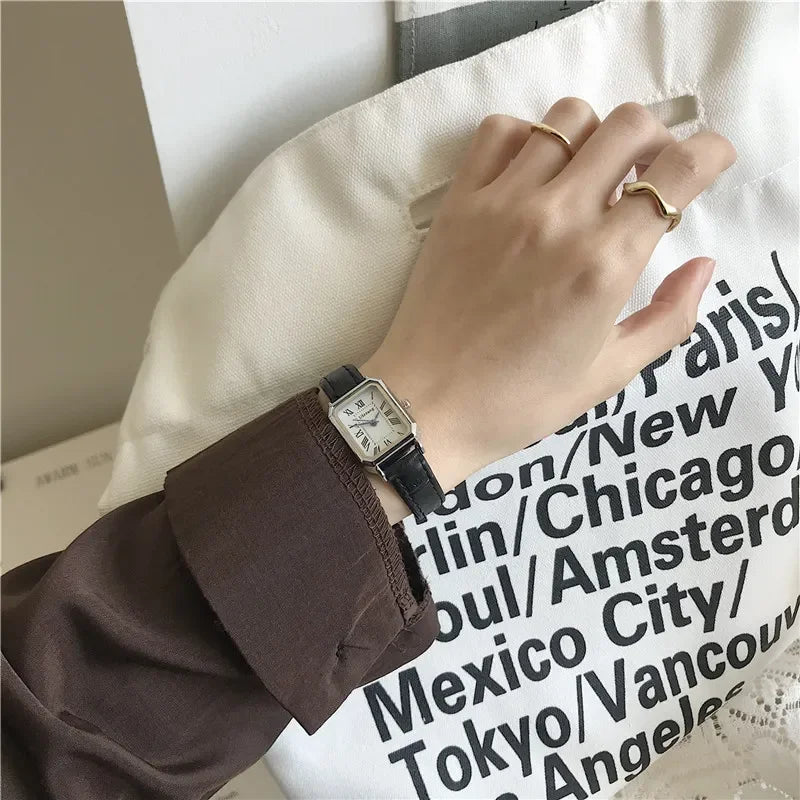 Women Watches Vintage Small Dial Watch Sweet Leather Strap Casual Women's Watches Bracelet Quartz Ladies Watch Women Clock Wrist