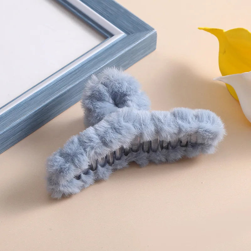 Winter Plush Hair Claw Elegant Acrylic Hairpins Faux Fur Hair Clip Barrette Crab Headwear for Women Girls Hair Accessories