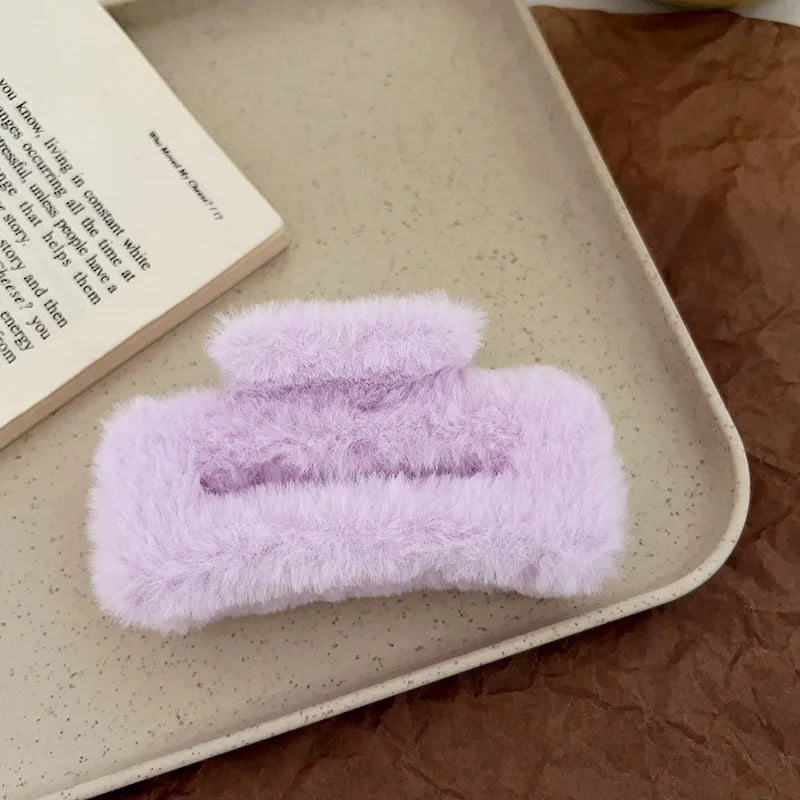 Winter Plush Hair Claw Elegant Acrylic Hairpins Faux Fur Hair Clip Barrette Crab Headwear for Women Girls Hair Accessories