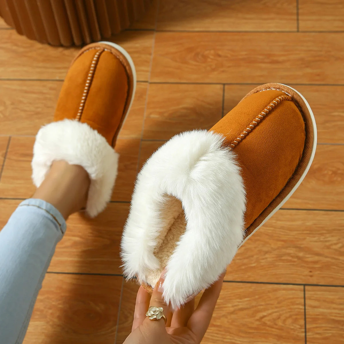 Winter Home Slippers for Couples Warm Plush Neutral Cartoon Cow Indoor Anti Slip Comfortable Cotton Slippers for Men and Women