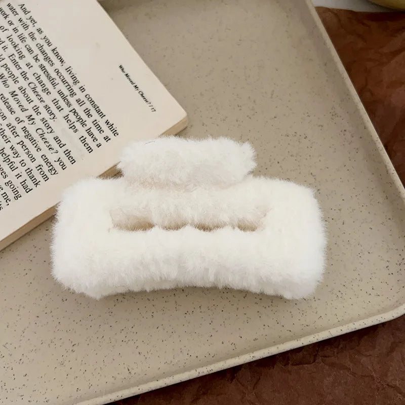 Winter Plush Hair Claw Elegant Acrylic Hairpins Faux Fur Hair Clip Barrette Crab Headwear for Women Girls Hair Accessories