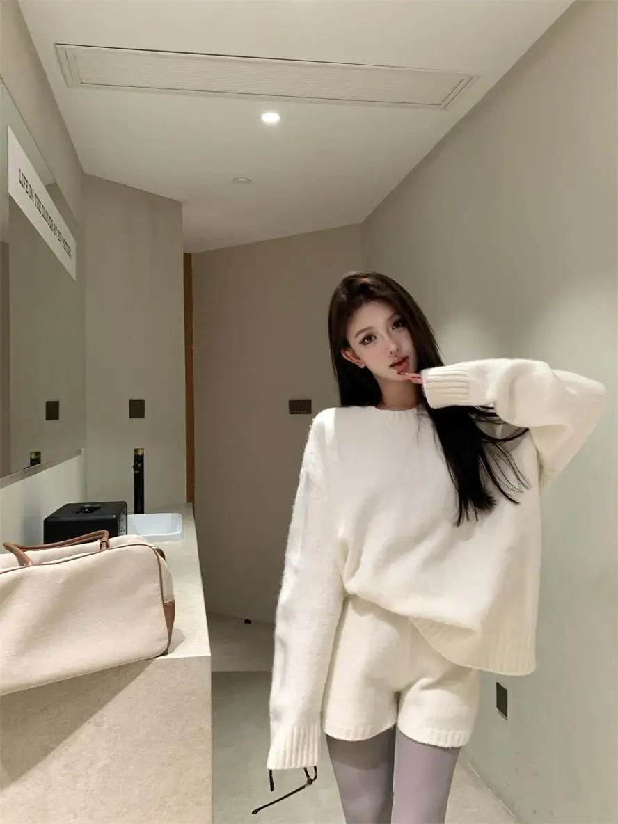 Korean Women's Suit in Autumn and Winter Loose Round Neck Long Sleeve Sweater Jacket Shorts Two-piece Suit