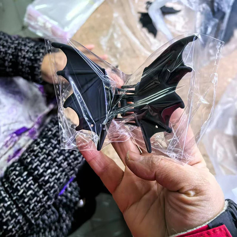 1 Piece Halloween Hair Accessories Metal Bat Hair Clips Black Color Cute Fashion Shark Clip For Women Girl Headwear Gifts